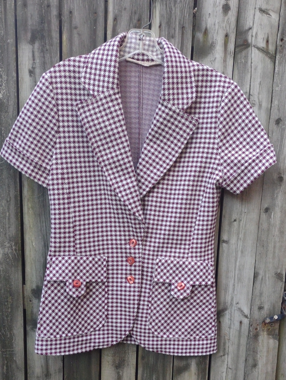 Short-Sleeve Houndstooth Blazer in Burgundy & White